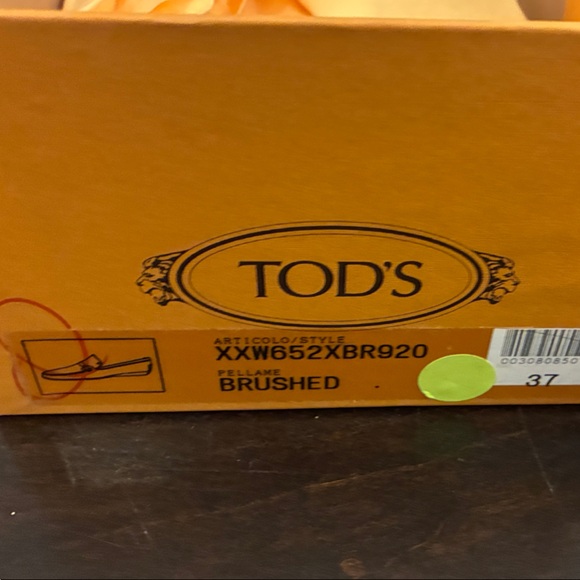 Tod’s Women’s Tan Leather Driving Loafers Moccasins w/ silver grommets. Size 37. - Picture 16 of 16